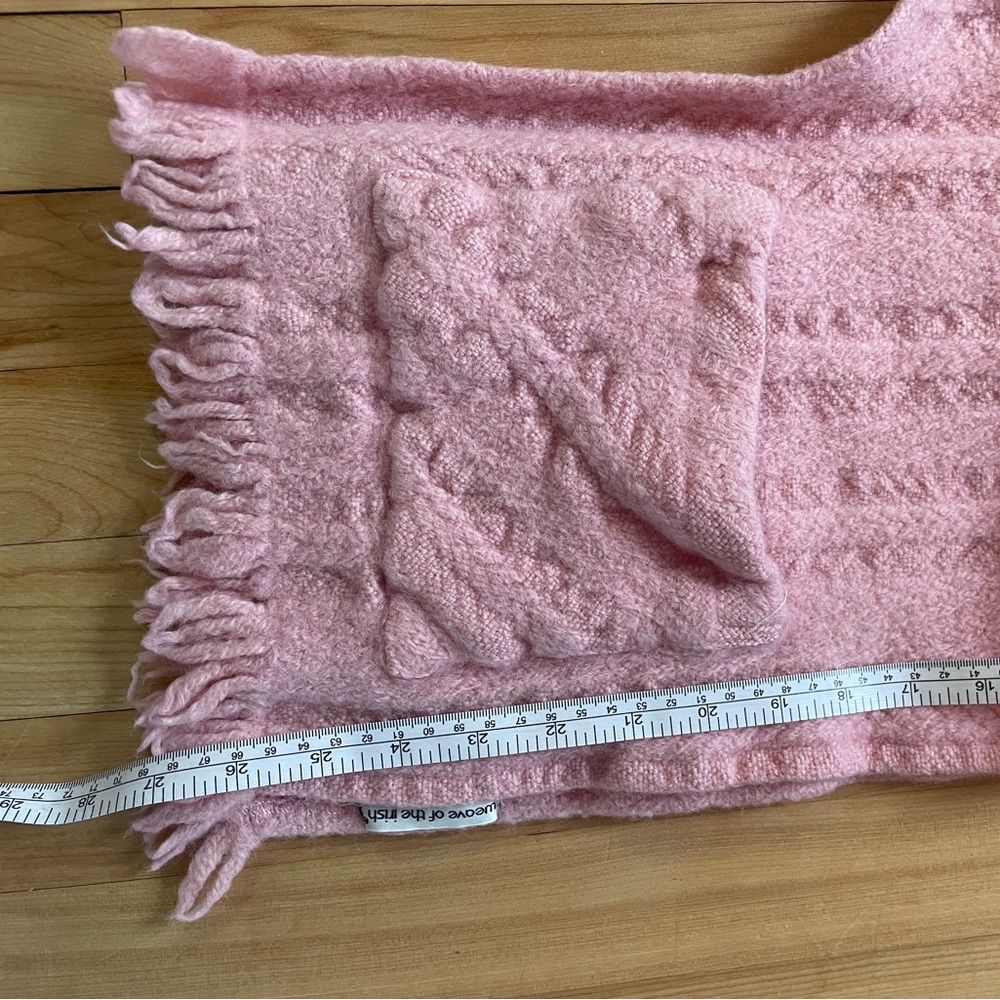 Pink Irish 🇨🇮 wool shawl with pockets - Picture 11 of 12